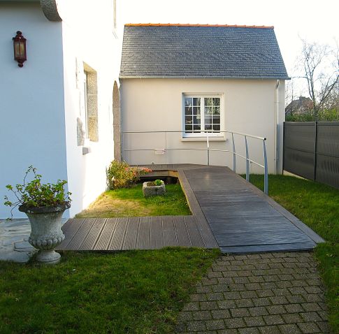 Création d'une rampe d'accès PMR dans une maison du Finistère Nord, près de Brest Création d'une rampe d'accès PMR dans une maison du Finistère Nord, près de Brest