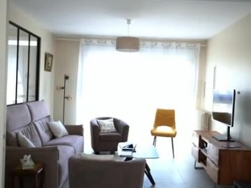 🎥 Bienvenue dans cette rénovation complète à Brignogan 🏡

Cette maison familiale, transmise de génération en génération, a été entièrement repensée par nos...